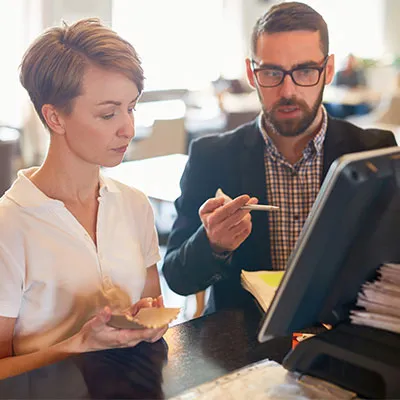 Due commessi del settore commercio