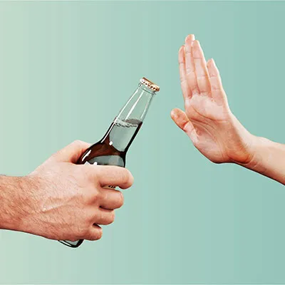 Mano che rifiuta alcol