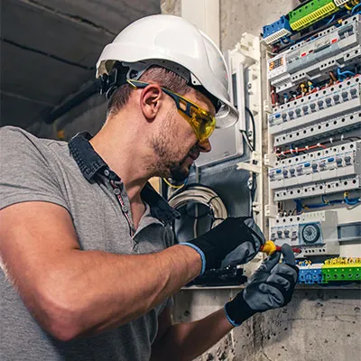 Addetto ai lavori elettrici PES PAV