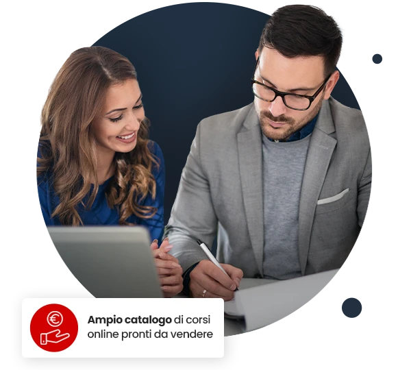 Consulente che rivende corsi online sulla formazione aziendale per la sicurezza sul lavoro