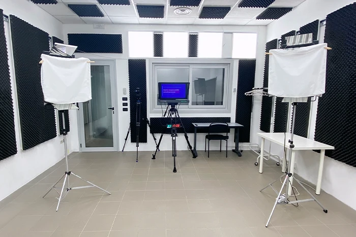 Fotografia della sala di registrazione di Mega Italia Media