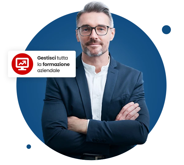 Uomo con braccia conserte e vestito elegante sorride