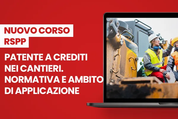 Immagine con sfondo rosso e computer con novità corso RSPP patente a crediti nei cantieri