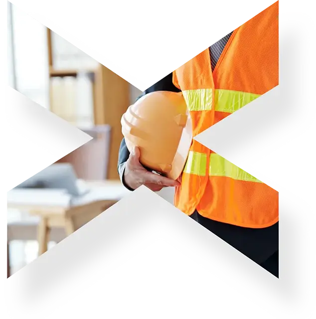 Immagine a forma di X con all'interno un lavoratore della sicurezza con gilet e caschetto giallo