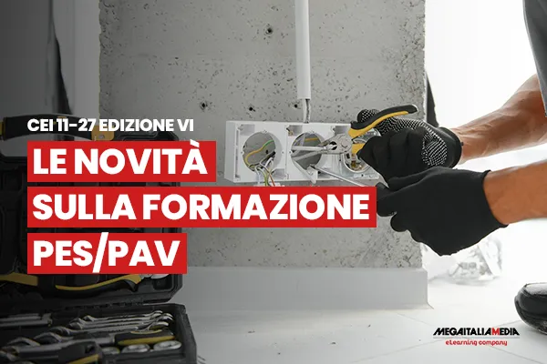 Mani di un elettricista con guanti di sicurezza che sistema una presa di corrente