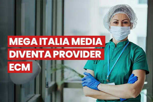 Donna medico con braccia conserte di fronte alla fotocamera