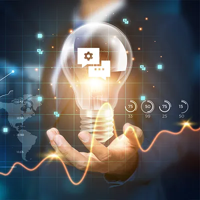 Immagine copertina corso online. Lampadina con icone e simboli energetici