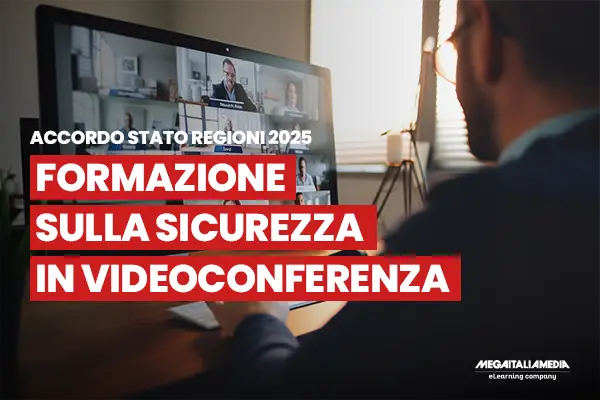 Un uomo al computer che svolge una formazione in videoconferenza